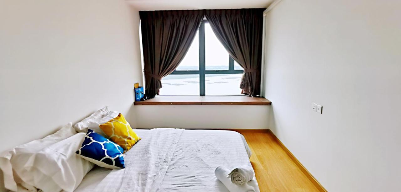 Apartemen Superb Seaview Royal Strand Danga Bay Country Garden