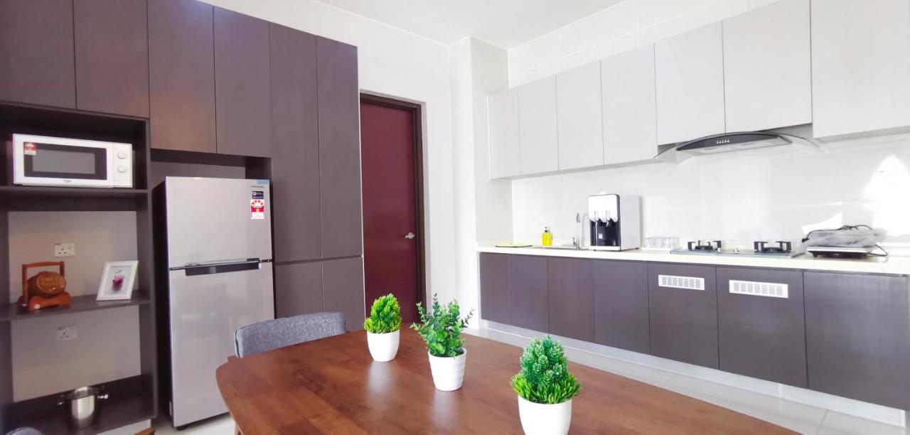 Superb Seaview Royal Strand Danga Bay Country Garden Apartemen Johor Bahru